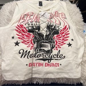 It’s a very cute crop top. More vintage style than anything. Size m.